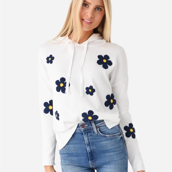 j society Tops - White Floral Appliqué Hoodie Sweater - Casual Pullover